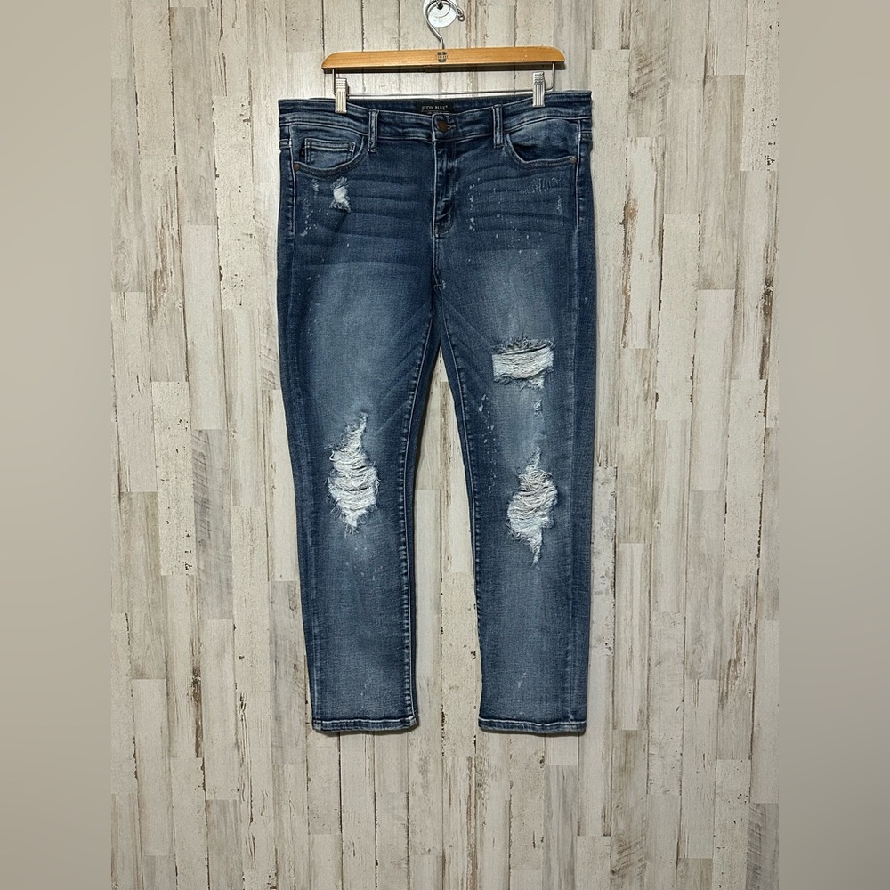 Judy Blue‎ Cropped Distressed Jeans